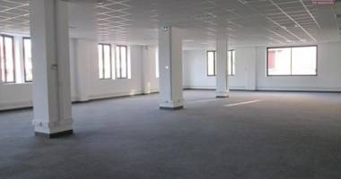 des bureaux de 268m2 et 413m2 en plein centre ville à analakely