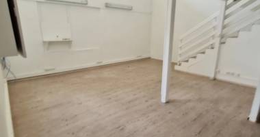 local sur 2 niveaux - 75 m² - centre ville