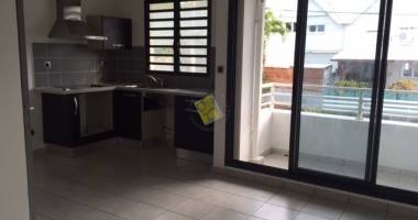 location f2 dernier etage ste clotilde