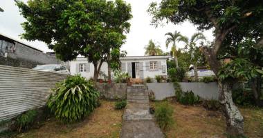 tampon - villa f4 - grand terrain - a rafraichir - secteur recherche