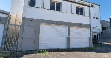 entrepot / local + bureau 96 m2 en za