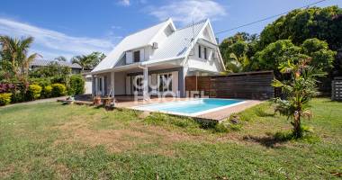 villa avec annexe et studio saint gilles les bains 9 pièce(s)