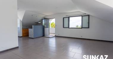 a louer saint pierre- appartement f4  (haut de villa) de 95 m²  - loyer 1 281  cc- disponible  de suite