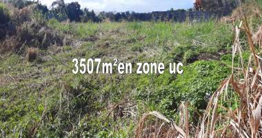 vend magnifique  terrain plat  3507m²  de zone uc  sur saint-andré