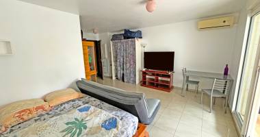 saint-denis - studio meublé de 31 m2 avec varangue et parking sécurisé à louer