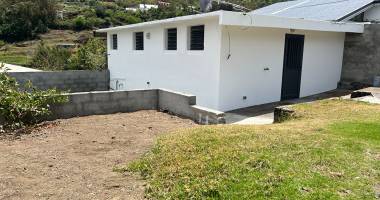 cilaos - appartement f1 bis 650   - disponible le 18/08/2025