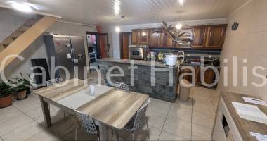 a vendre - une maison de type t5 d'environ 140 m2 environ - saint pierre - 450 000 € hai