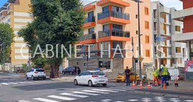 a louer   2 locaux  d’environ 160 m2 - saint-denis - 3 000 € ht chacun