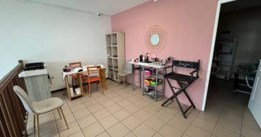 À louer - local commercial d'environ 69.99m2 - saint-joseph - 1 277,00 €