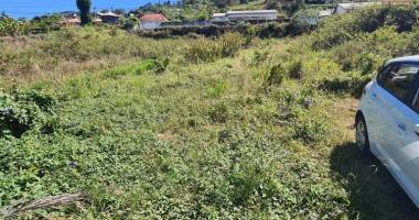 a vendre deux magnifiques terrain d'environ 758 m² par terrain  à piton hyacinthe