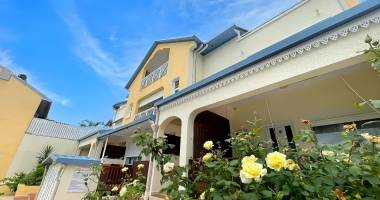 appartement t3 duplex avec terrasse et vue mer au 11e km du tampon