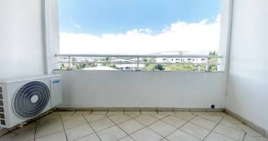 saint benoit (rue montfleury) - t2 lumineux sans vis-À-vis libre