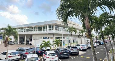 location local commercial lumineux de 180 m2 à jarry, guadeloupe
