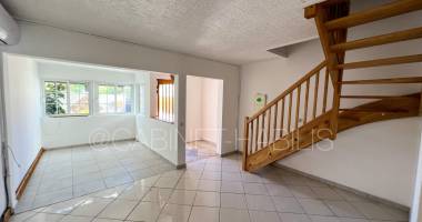 À louer - villa de type t3 d'environ 102,53 m2 - saint-joseph - 984 €