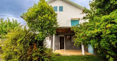 villa à renover sur un grand terrain plat + t2 de 46 m2