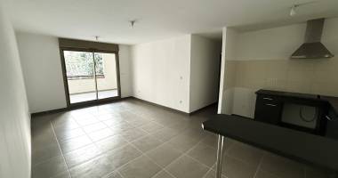 t3 avec belle varangue à saint denis