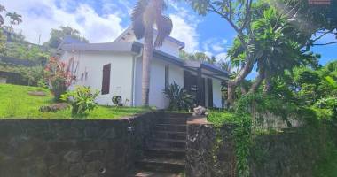 a vendre belle villa f5 à st denis/ bellepierre avec vue imprenable sur st denis et l'océan