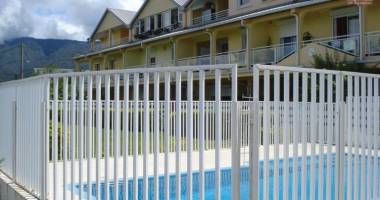 a vendre joli appartement de type f2 d'environ 55 m² dans résidence avec piscine le tampon 14 éme