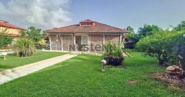 a vendre maison baie mahault 4 pièce(s) sur une parcelle de 1316m2