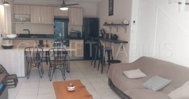 a louer - maison meublee t 4 - d'environ 86.34 m2 - saint-denis - loyer: 1 662.56 € + charges 250 €