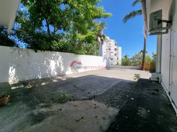 Location  Local Professionnel Saint-Pierre (97410) - REUNION
