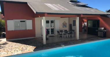belle villa avec piscine au calme proche du parc des palmiers