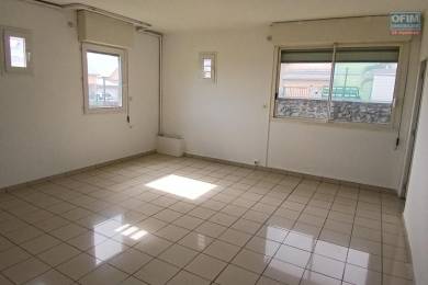 Location  Local commercial Mi-pente de l'Ouest (97435) - REUNION