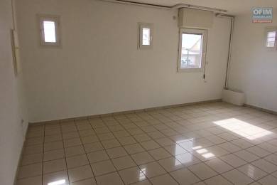 Location  Local commercial Mi-pente de l'Ouest (97435) - REUNION