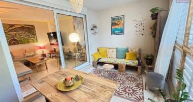 a vendre appartement t2 ,refait récemment, centre de  la montagne,à proximité de tous les commerces, écoles...