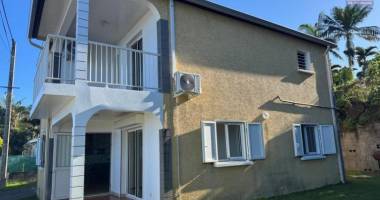a louer magnifique villa f5 + bureau avec vue mer le tampon trois mares
