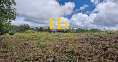 terrain plat et borné de 818m² à la plaine des cafres 150 000 hai