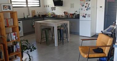 a louer appartement f3 en rez de jardin de 79 m2 de surface dans une residence recente a la saline les hauts