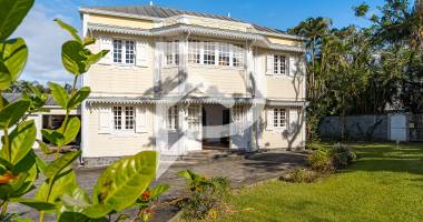 belle maison familiale de caractère  de 225 m² habitables  saint-benoît