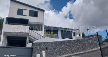 a vendre - villa de type t5 de 109.84 m2 environ  - la possession - 538 000 € hai