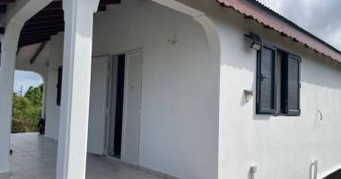 jolie villa neuve f3 meublee avec jardin a boisvin le moule - campagne calme