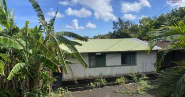 a vendre- ensemble de terrain avec maison ancienne-vue mer et montagne-la ravine à malheur, la possession.