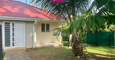 À louer grande maison mitoyenne f6 avec jardin À petit-bourg
