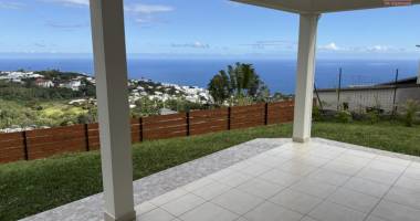 maison f4 neuve en r+1 de 106,26 m² construite sur 451 m² de terrain, avec pleine vue mer et montagne imprenable, à 420 m d'altitude.