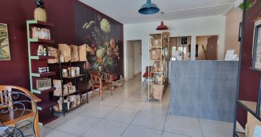 local centre ville 68 m2 avec parking