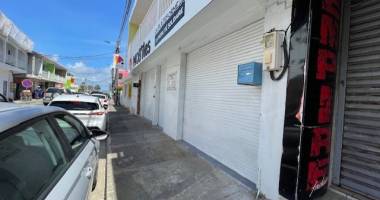 au moule  centre ville local commercial ou professionnel a louer pour bureaux dans la rue principale en rdc