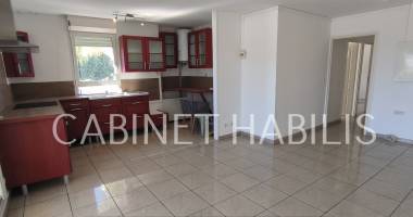 a louer - appartement t3 de 68 m2 environ - saint-denis centre- 1 200.00 € + 110.00 € de charges.