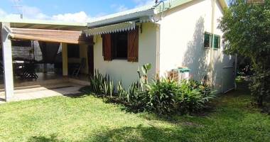 a vendre villa f4 à saint-andré sur 402 m2 constructible