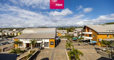 st gilles : t2 dernier etage, grande terrasse + pk sous-sol