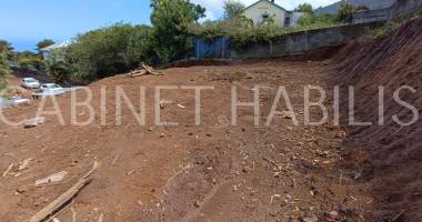 a vendre - un terrain avec une maison a renover - petite-ile - 228 600 € hai