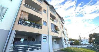 beau f2 refait à neuf bdn ste clotilde