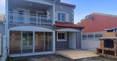 saint pierre - maison spacieuse- f5 de 150 m² -condé -ancienne rn3  - loyer 1 360 -libre de suite