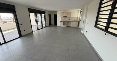 offrez-vous un f4 neuf de 137m2 au coeur de saint-denis, avec une grande varangue de 40m2 et vue mer