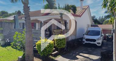 belle maison avec un grand garage au 12 km