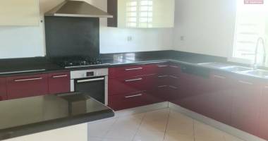 belle villa avec 4 chambres, grand garage, jardin cloturÉ