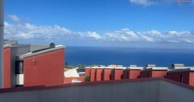 a louer villa mitoyenne de ville de type f4 avec garage dans une résidence sécurisée proche lycée des avirons